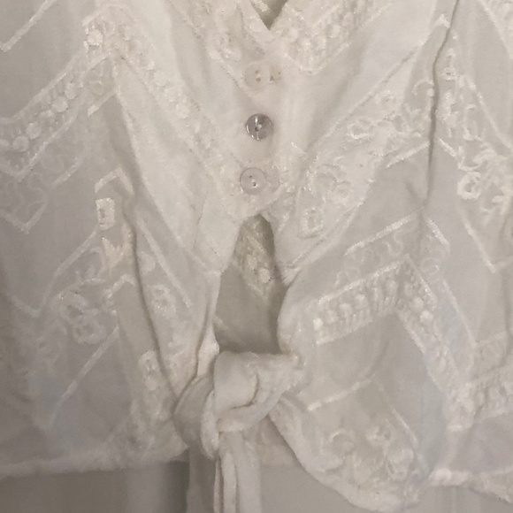 Lilyful Front TIe White Elbow Length Sleeve Summer Top - Picture 3 of 4